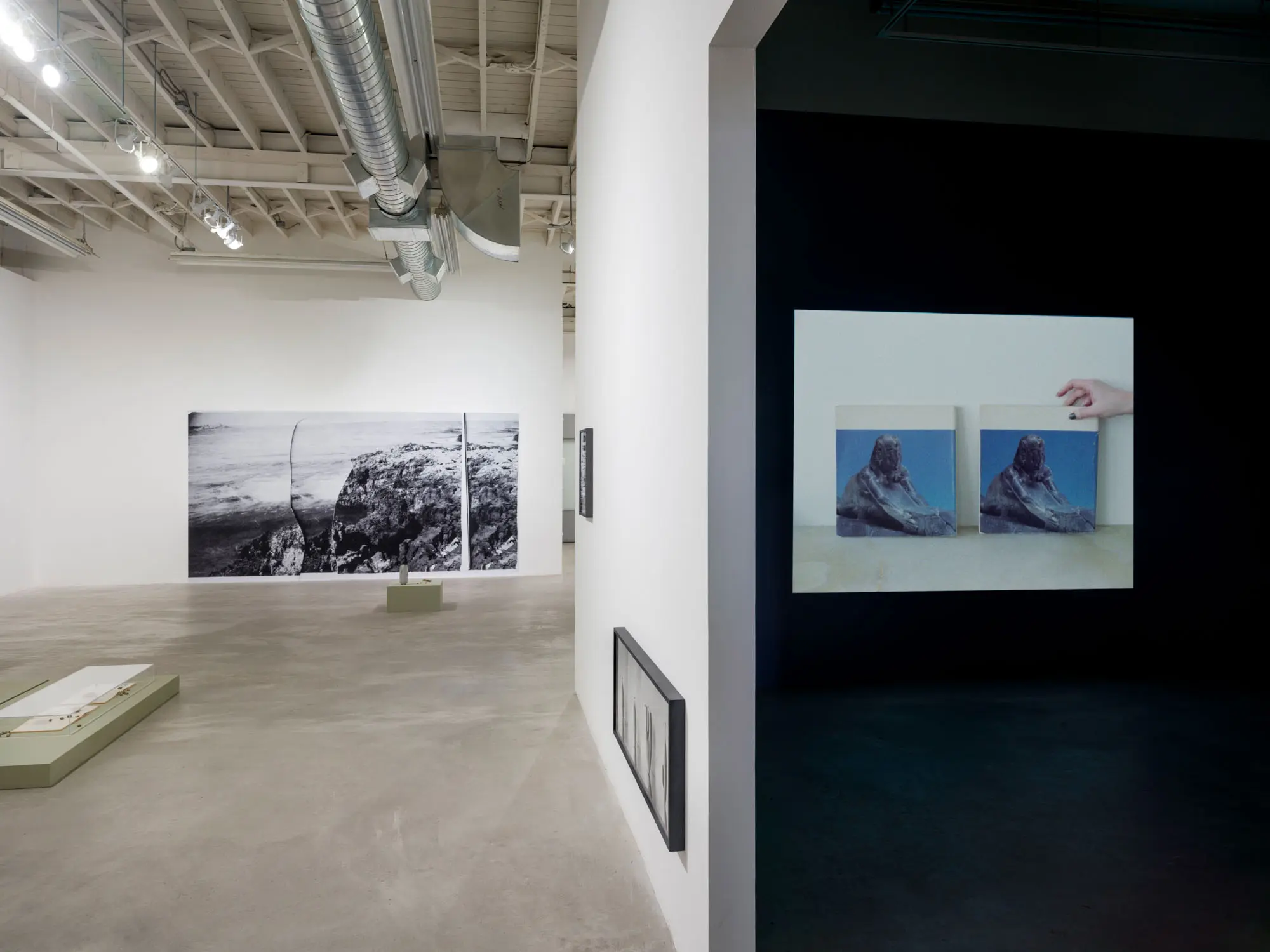 Our Dust, 2024. Vue de l’exposition, Patel Brown Toronto, printemps 2024 / exhibition view, Patel Brown Toronto, spring 2024. Documentation : Darren Rigo